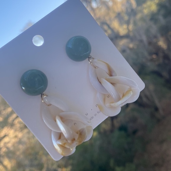 NWT Tan Tortoiseshell & Green Chain Link Chinoiserie Acrylic Drop Earrings - Picture 6 of 9